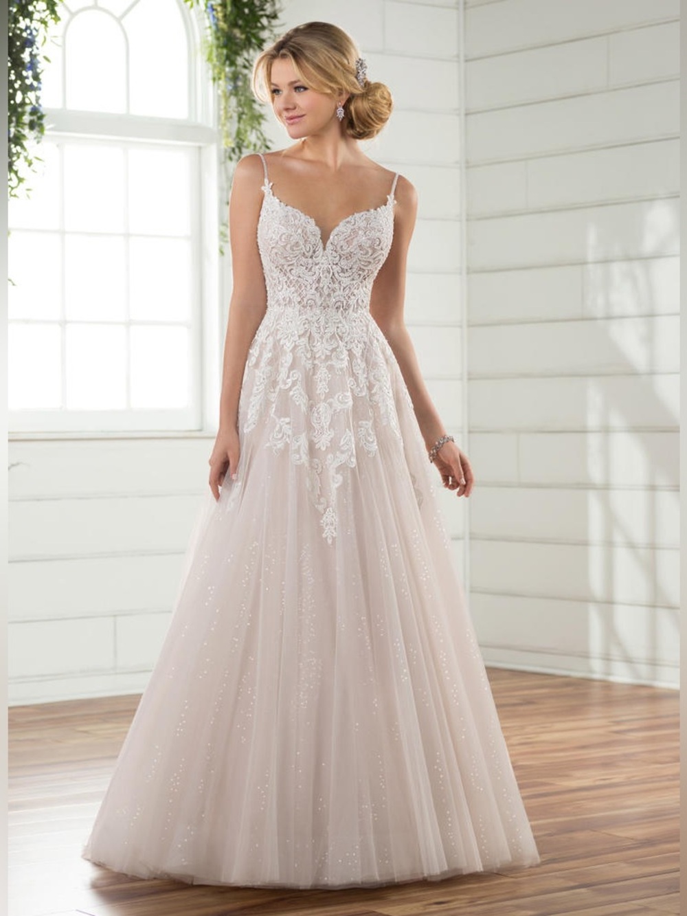 Elegant Essense of Australia Wedding Gown D2363 Princess A-Line Tulle Size 10